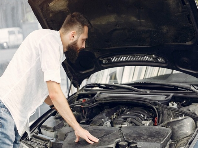 razones por las que tu auto se apaga mientras conduces