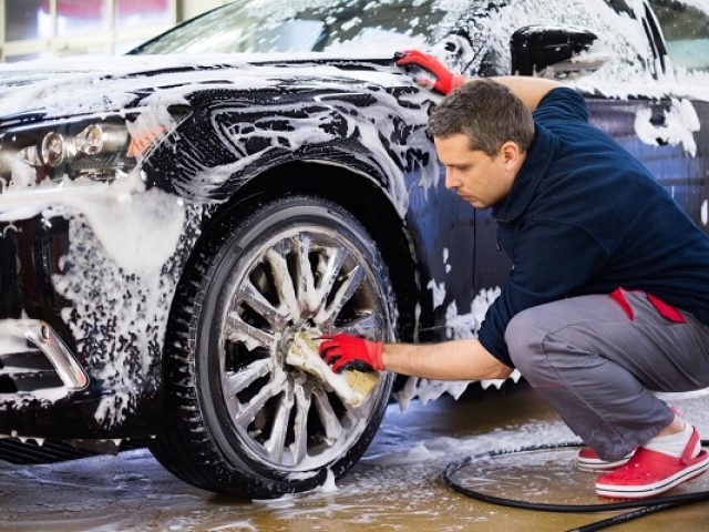 Lava tu auto como un profesional en 5 pasos