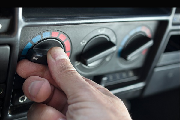 4 razones por las cuales el aire acondicionado de tu auto no enfría