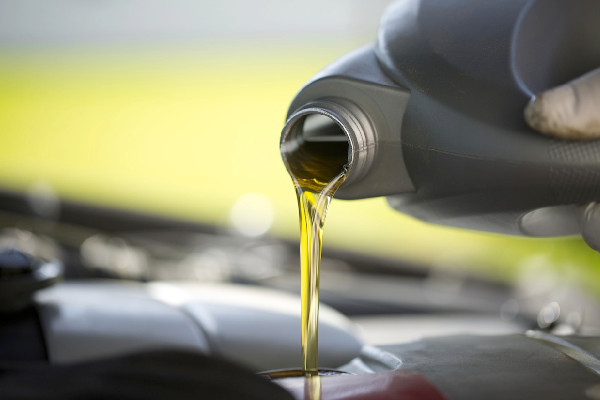 4 razones por las que es importante usar el aceite adecuado en tu coche.