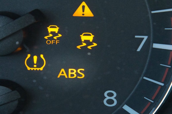 ¿Qué significa la luz de advertencia del ABS?