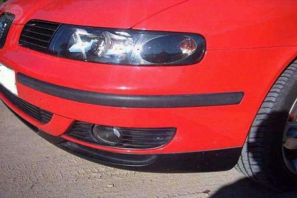 procedimiento para restauras las molduras desteñidas del auto 