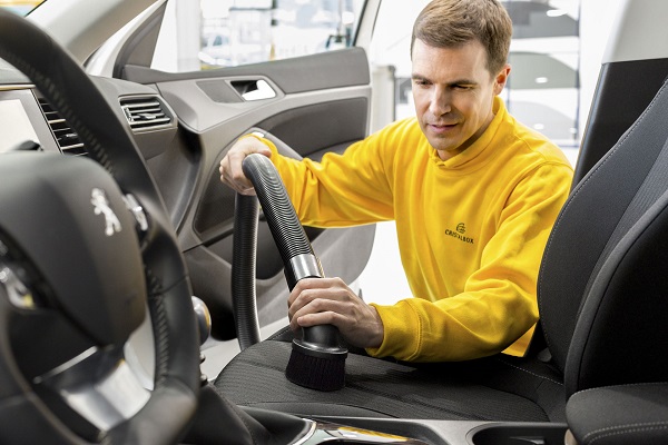 Limpia el interior del auto como un pro en 5 pasos