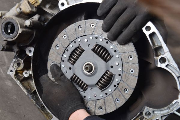 cuidar el embrague del automóvil 