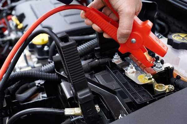 Mi auto se quedó sin batería: ¿qué hago?