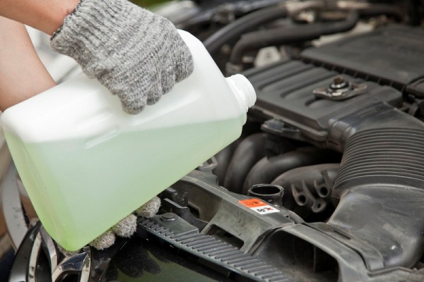 ¿Por qué el agua no sirve para refrigerar el motor?