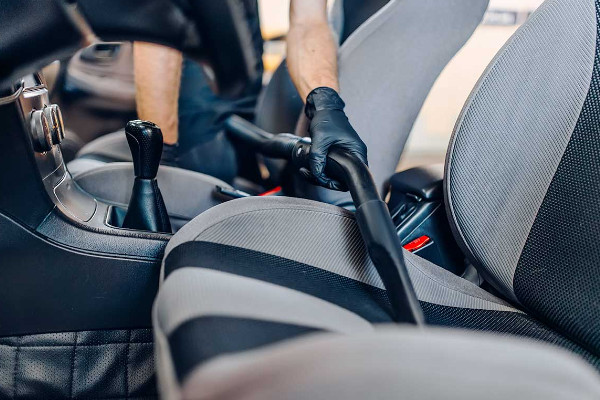 Limpia los asientos de tu auto como un pro en 2 pasos