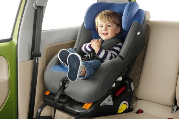 ¿Cómo instalar una silla de niño en el auto?